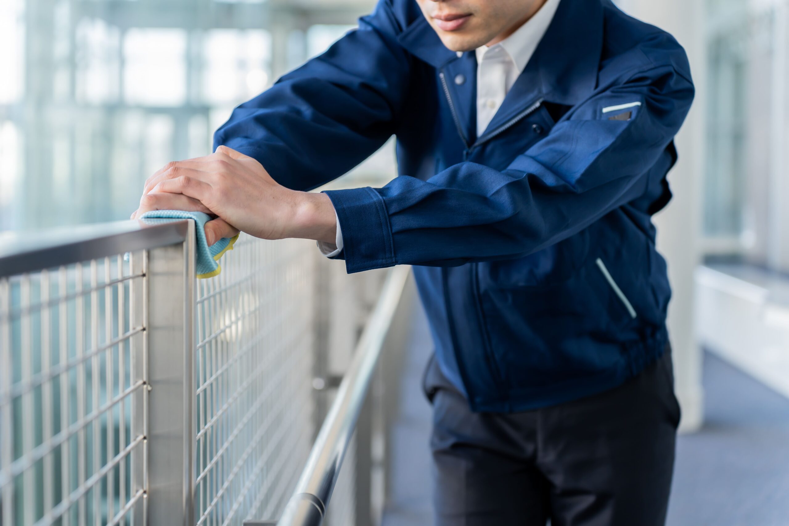 北九州市・中間市でビルメンテナンスを依頼するなら｜共用部清掃の費用相場と業者の選び方